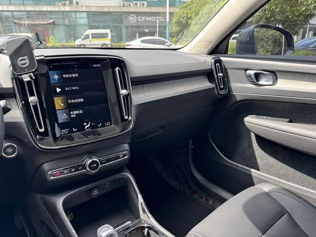 Volvo XC40 — миниатюра 9