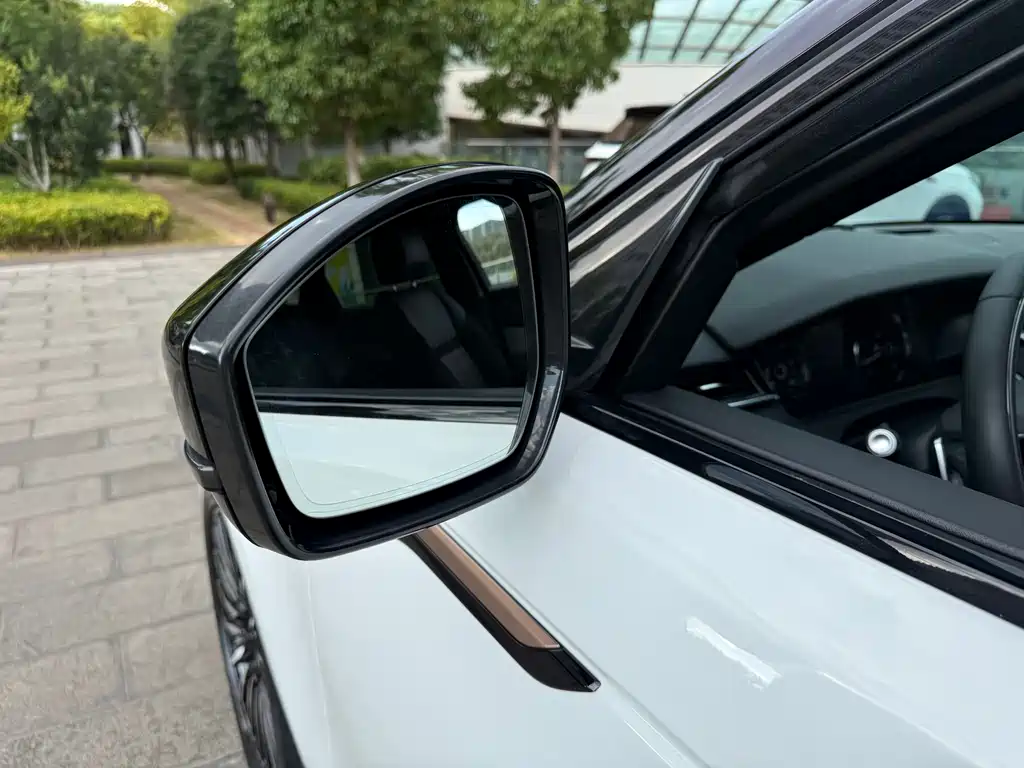 Land Rover Velar — миниатюра 16