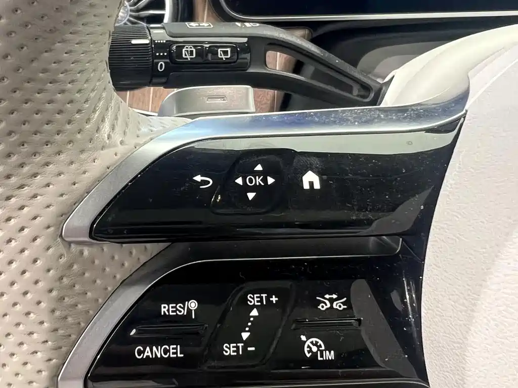 Mercedes-Benz EQE SUV — миниатюра 11