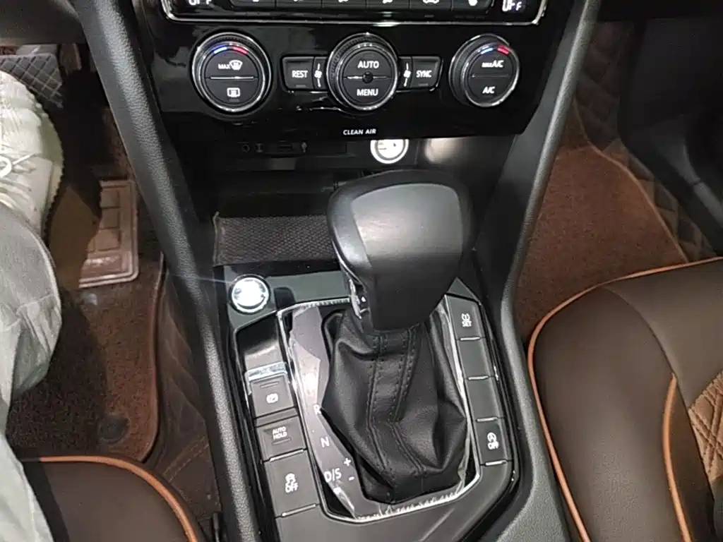 Volkswagen Tiguan L — миниатюра 14