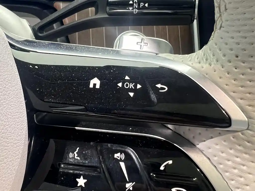 Mercedes-Benz EQE SUV — миниатюра 12