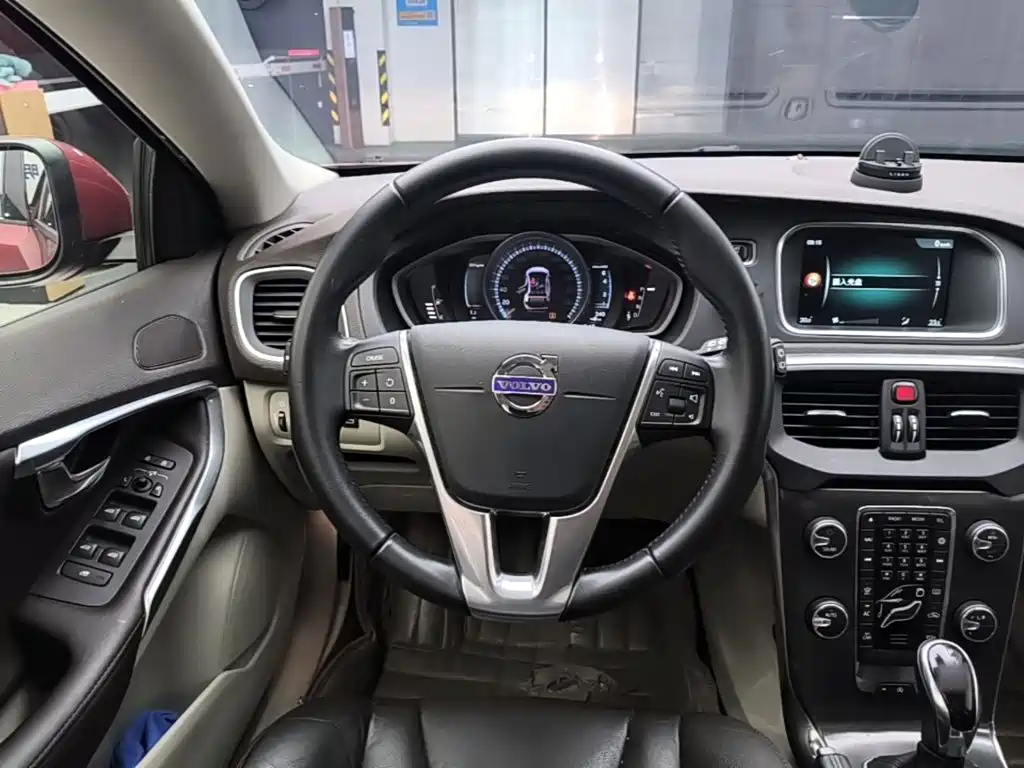 Volvo V40 — миниатюра 11