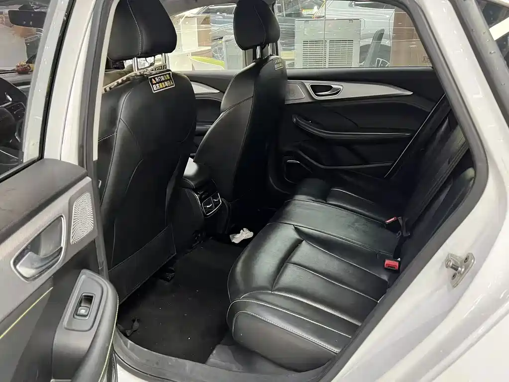 Roewe i6 MAX New Energy — миниатюра 6