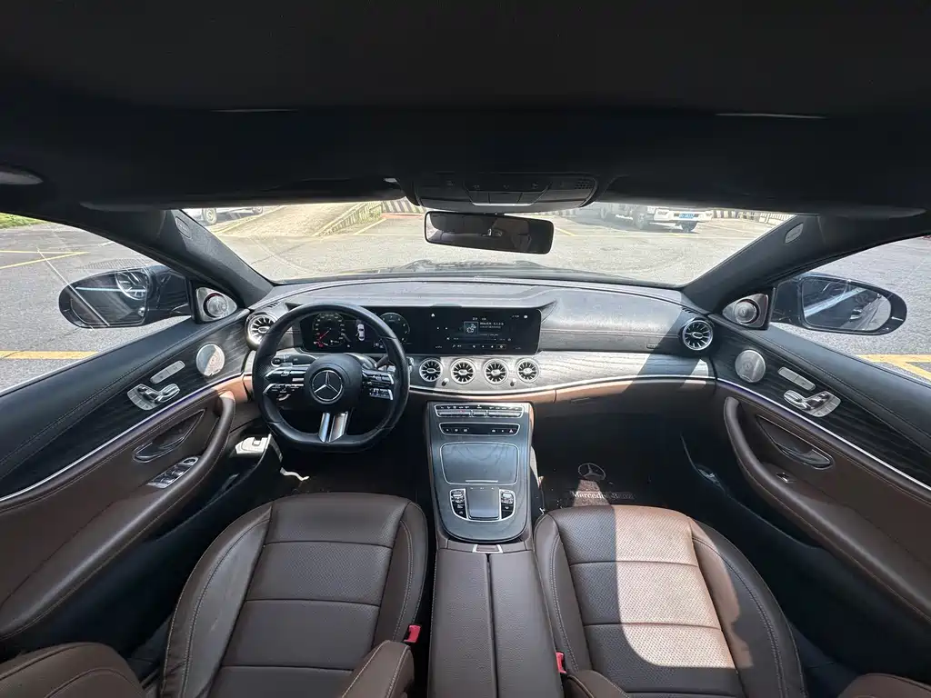 Mercedes-Benz E-Class — миниатюра 17
