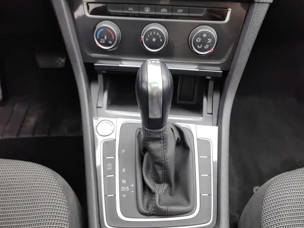 Volkswagen Golf — миниатюра 13