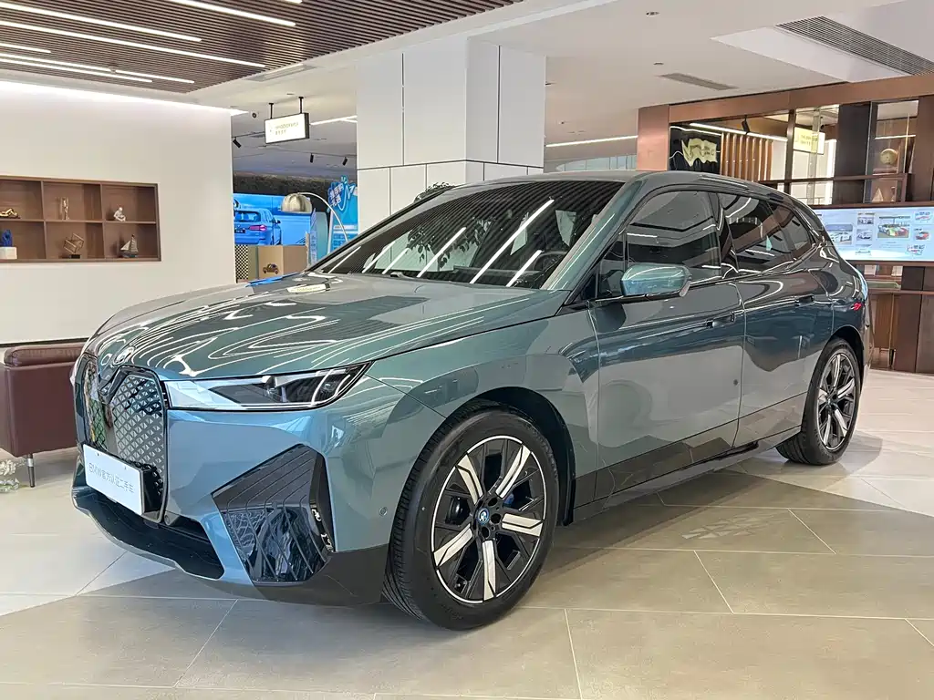 BMW iX