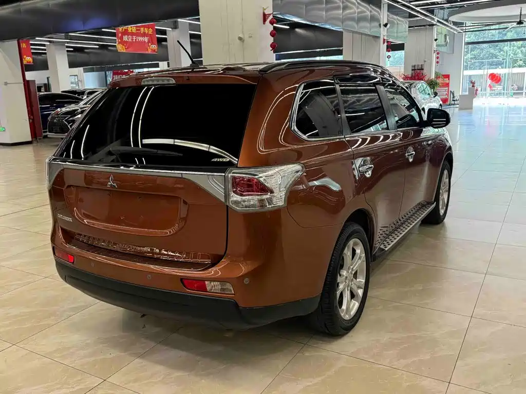 Mitsubishi Outlander (Import) — миниатюра 5