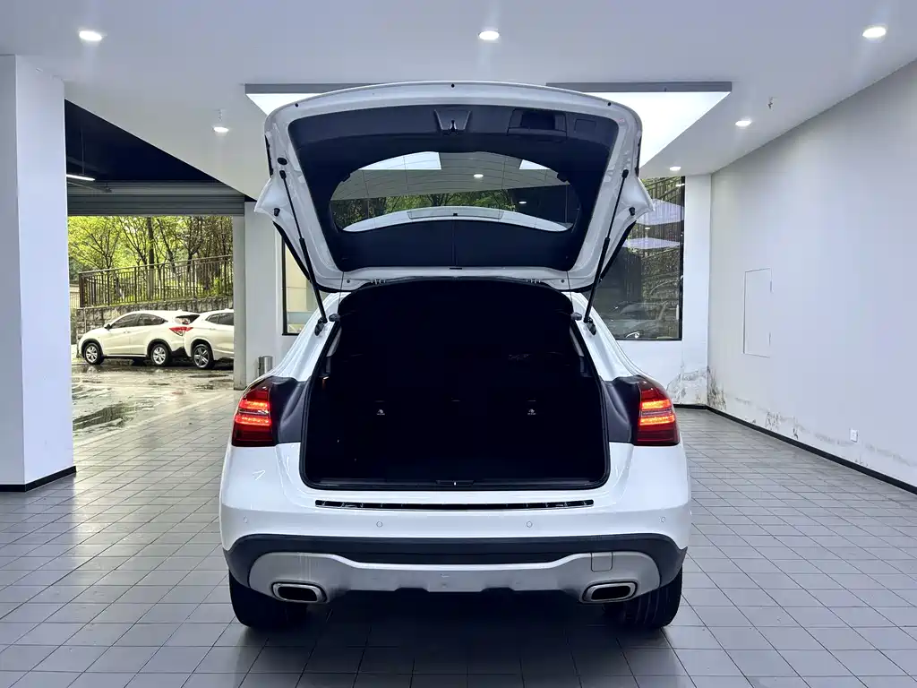 Mercedes-Benz GLA 2017 GLA 200 Fashion