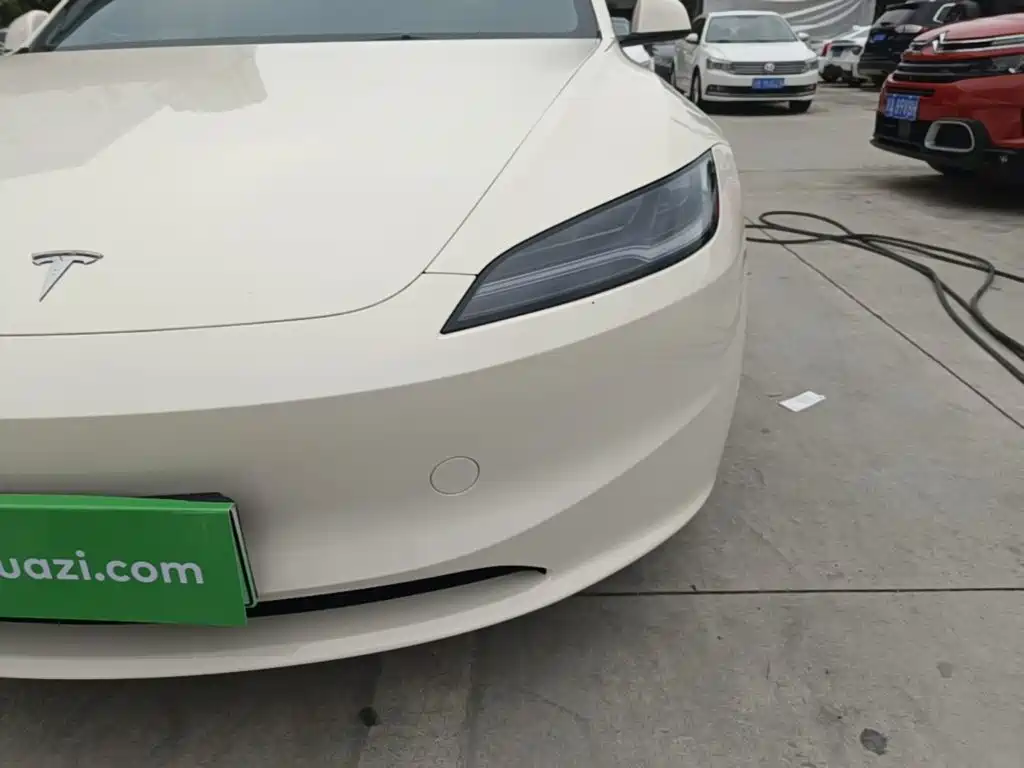 Tesla Model 3 — миниатюра 24