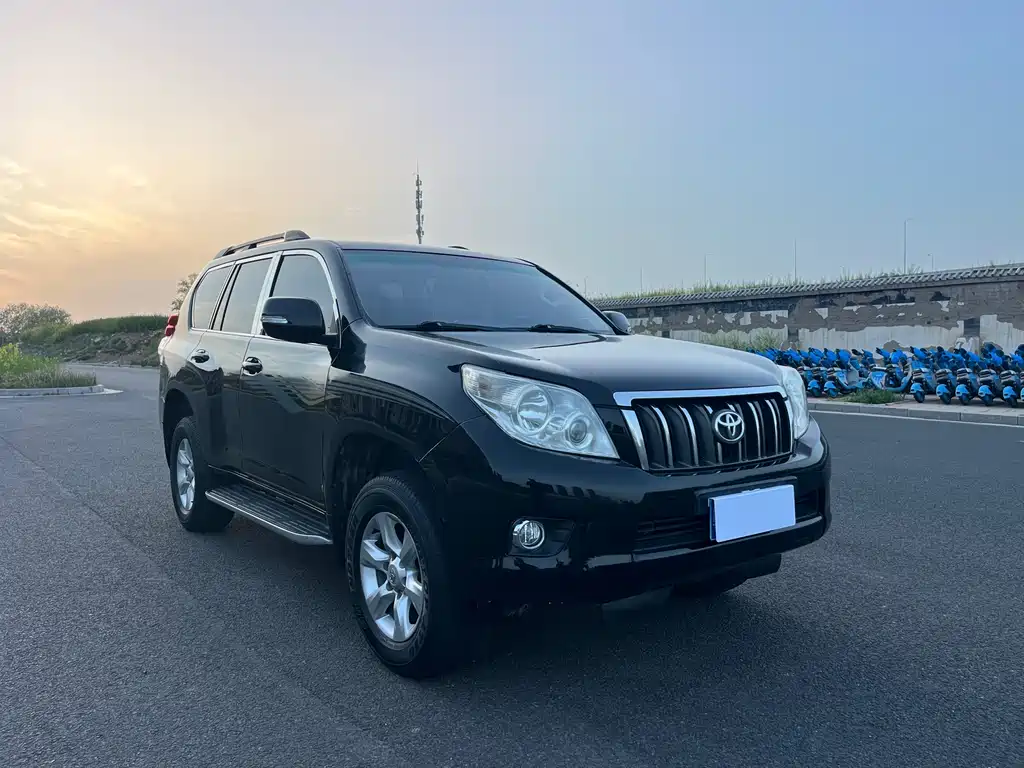 Toyota Land Cruiser Prado 2010 2.7L AT Standard