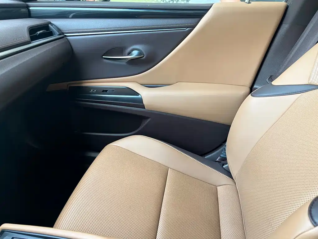 Lexus ES — миниатюра 14