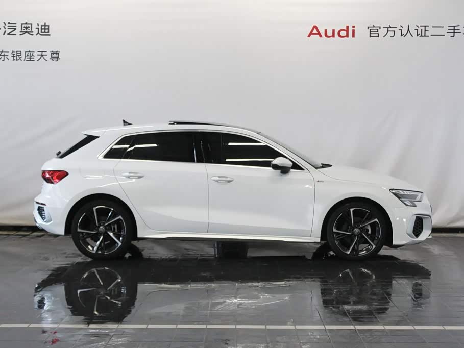Audi A3 1.4 л 2023 г. Белый, пробег 8900 км