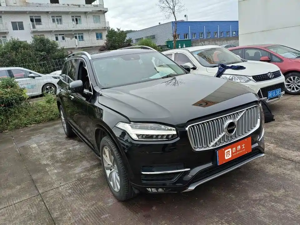 Volvo XC90 2018 T6 5 мест