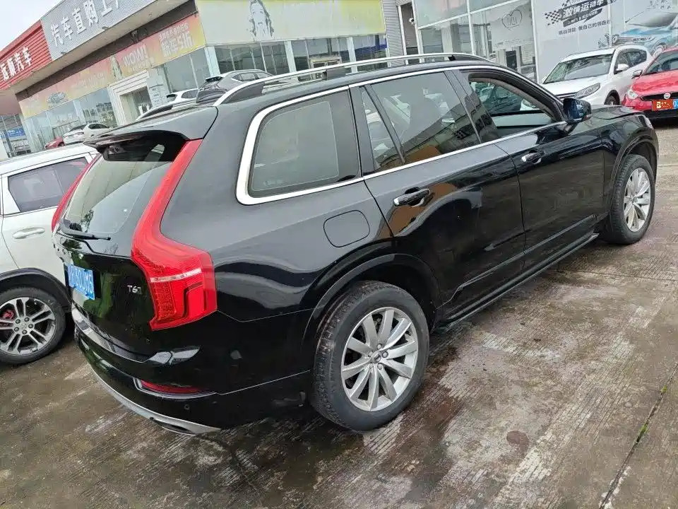 Volvo XC90 2018 T6 5 мест