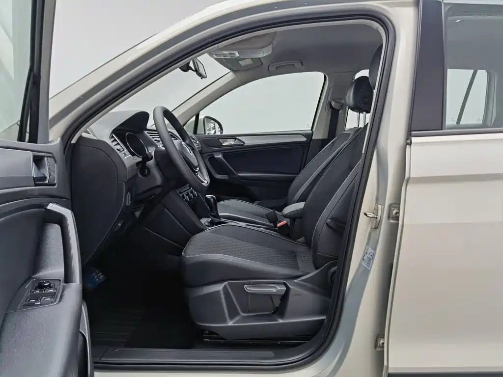 Volkswagen Tiguan L — миниатюра 10
