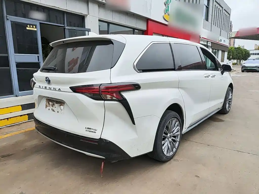 Toyota Sienna — миниатюра 7