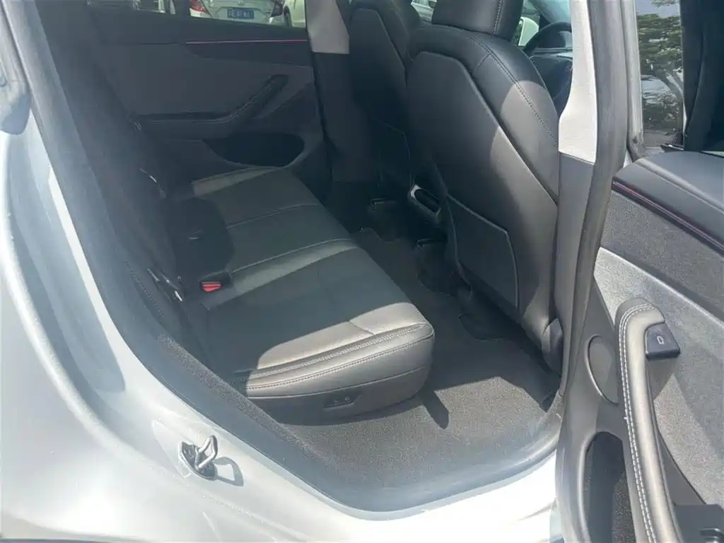 Tesla Model Y — миниатюра 14