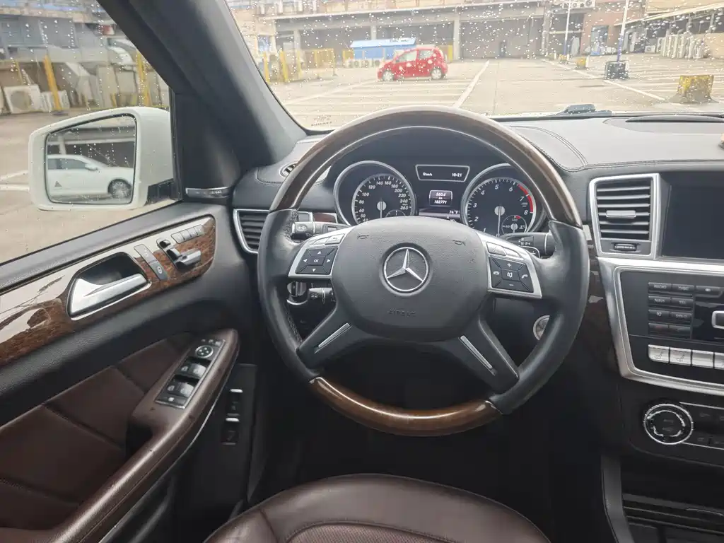 Mercedes-Benz GL-Class — миниатюра 11