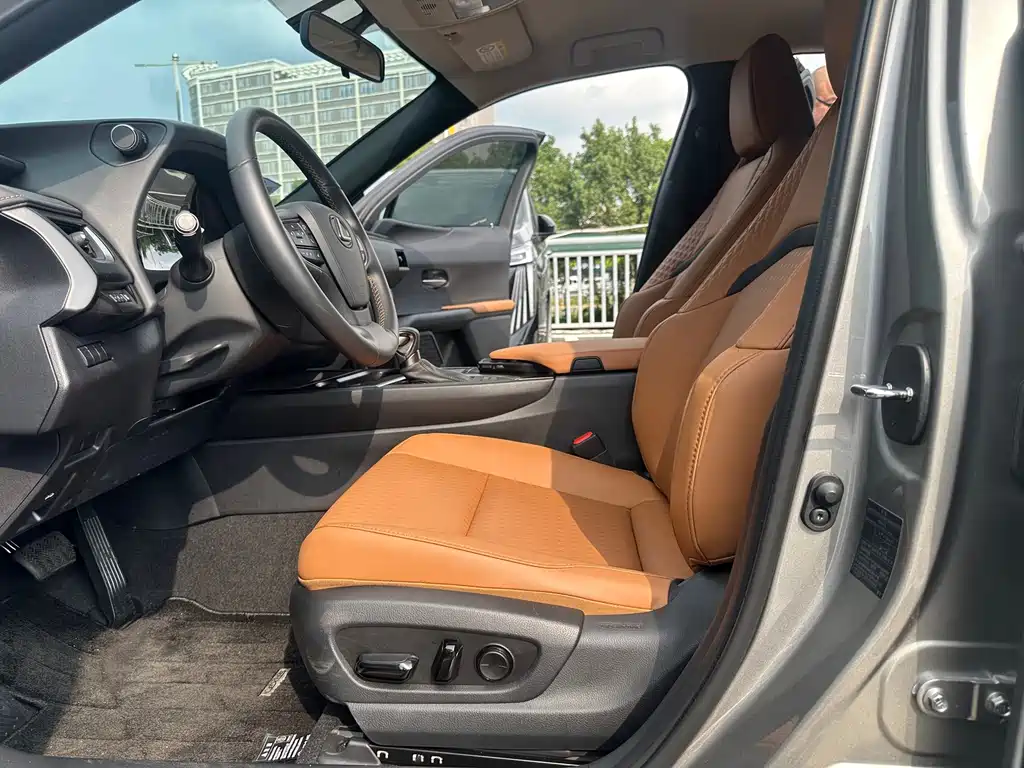 Lexus UX — миниатюра 4