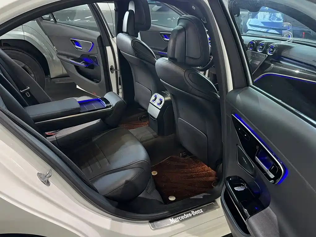 Mercedes-Benz C-Class — миниатюра 2