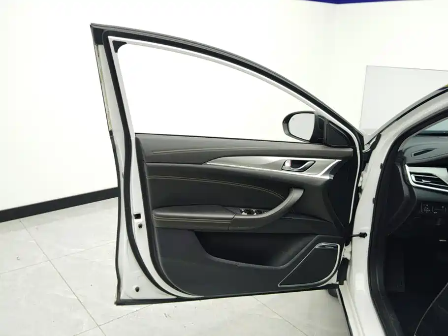 Changan Eado — миниатюра 7