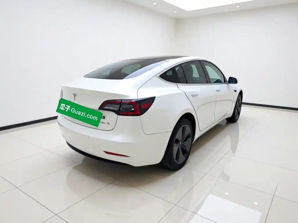 Tesla Model 3 — миниатюра 6