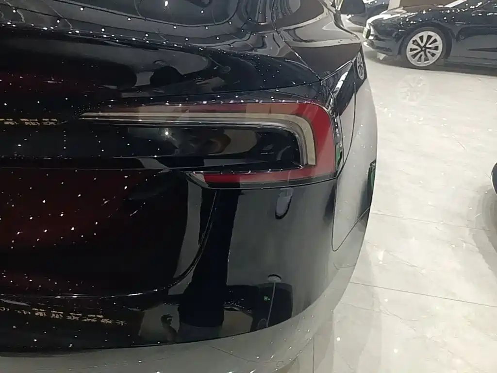 Tesla Model 3 — миниатюра 8