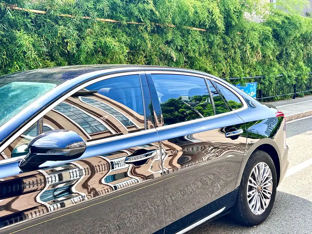 Hongqi Hongqi H5 — миниатюра 6