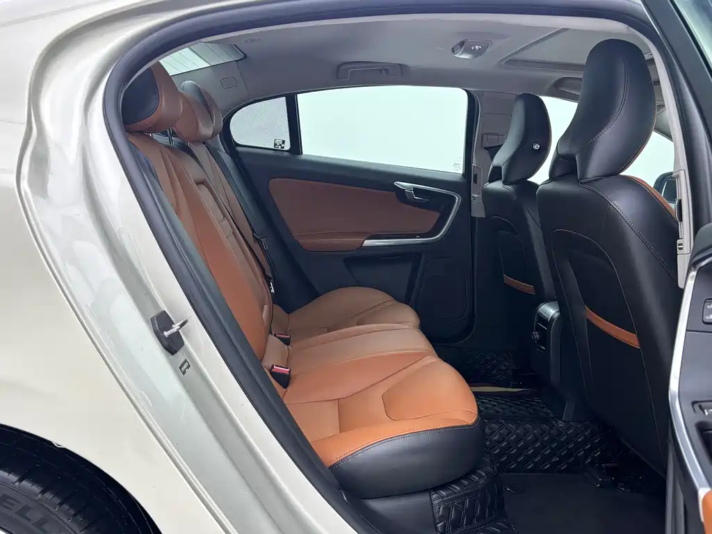 Volvo S60 — миниатюра 4
