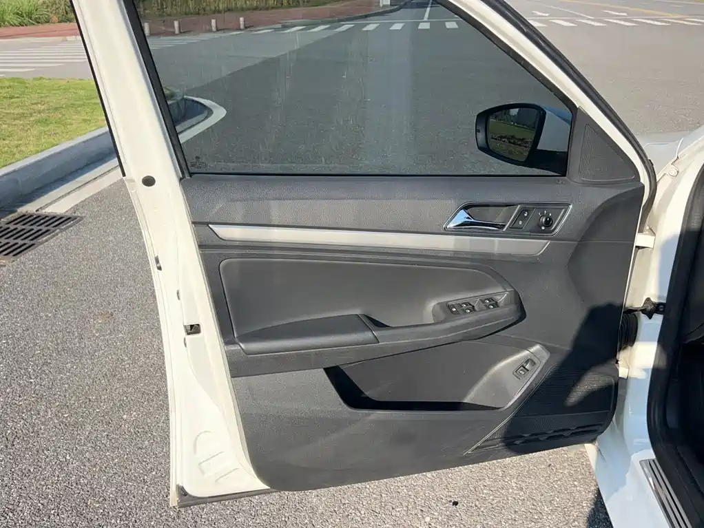 Volkswagen Lavida — миниатюра 9