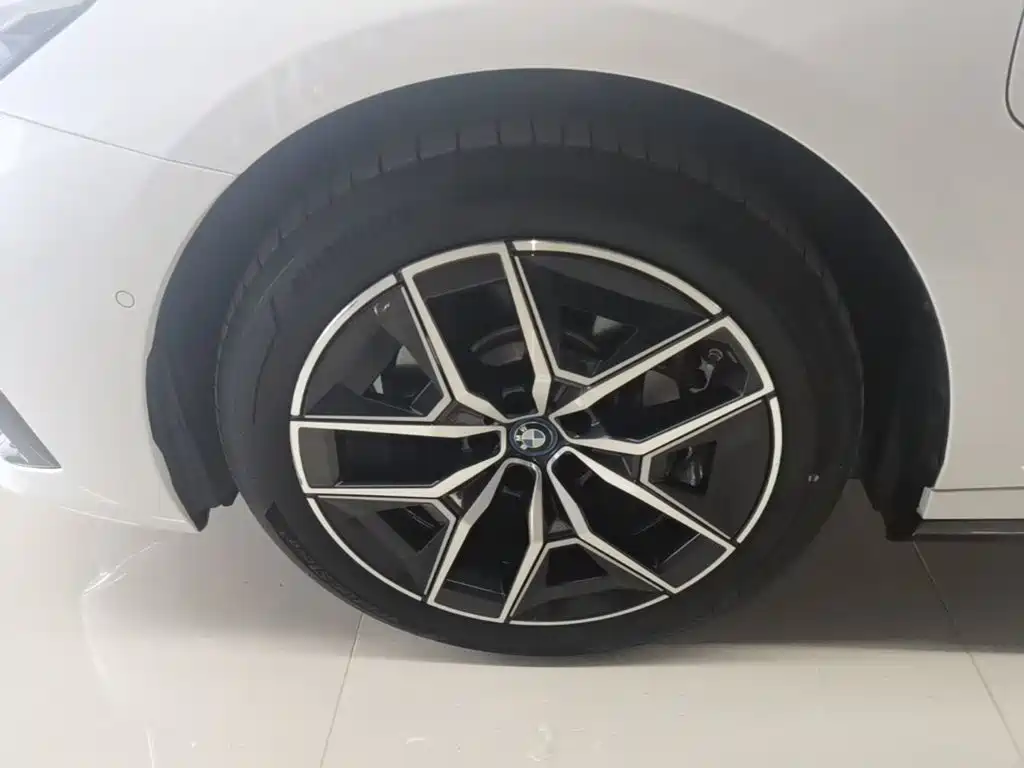 BMW i5 — миниатюра 23
