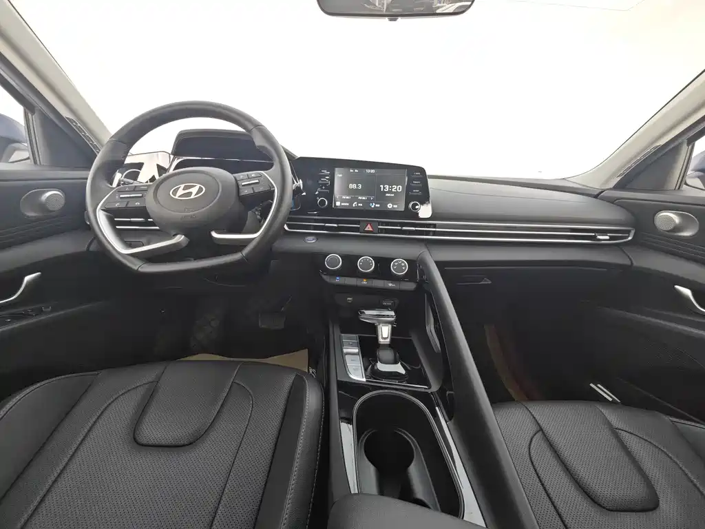 Hyundai Elantra — миниатюра 20