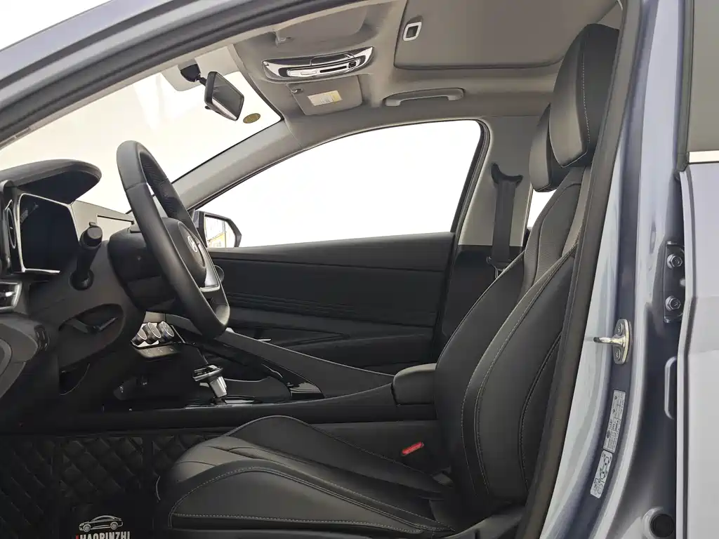 Hyundai Elantra — миниатюра 7