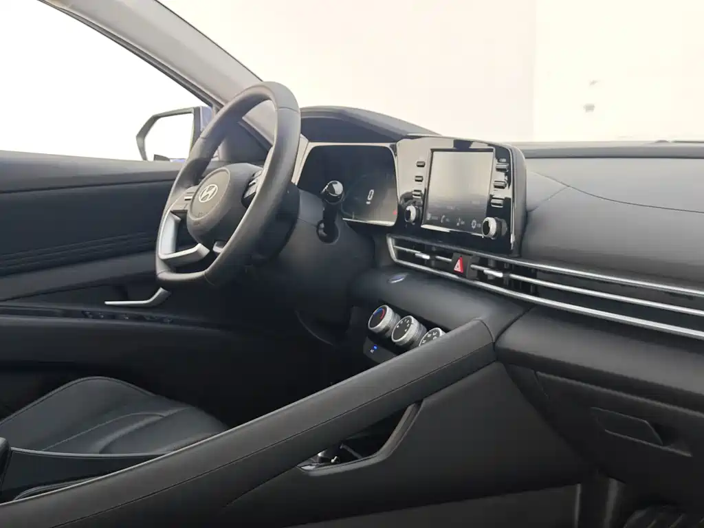 Hyundai Elantra — миниатюра 11