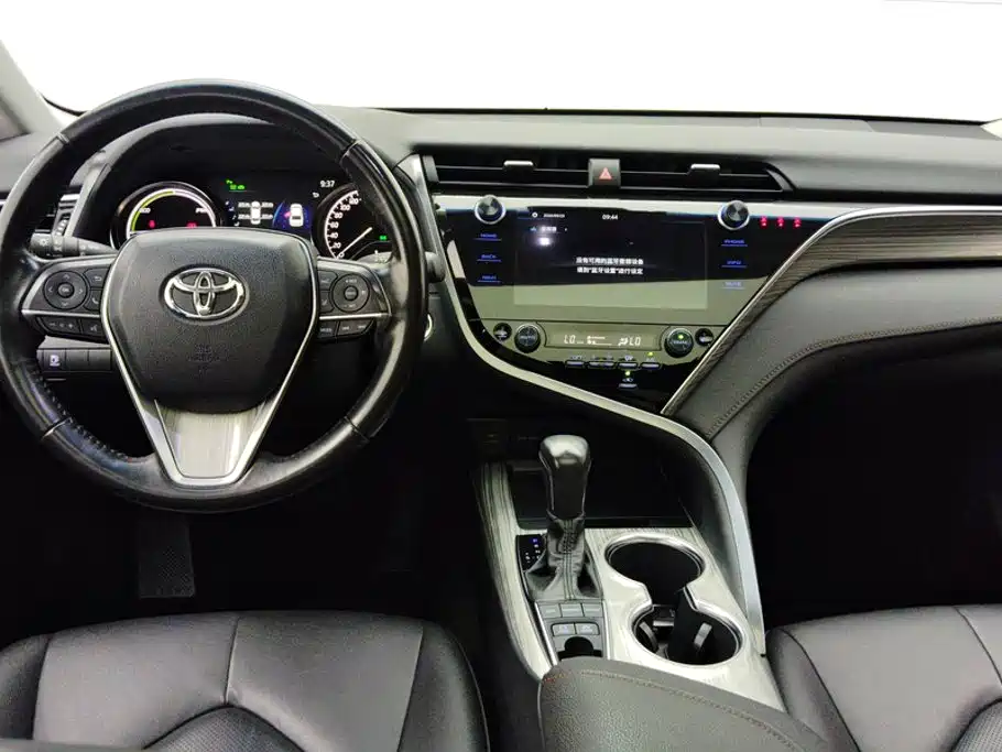 Toyota Camry — миниатюра 12