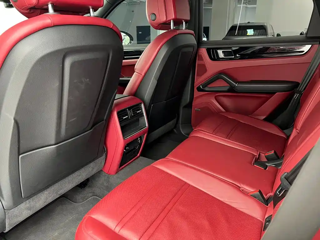 Porsche Cayenne — миниатюра 13