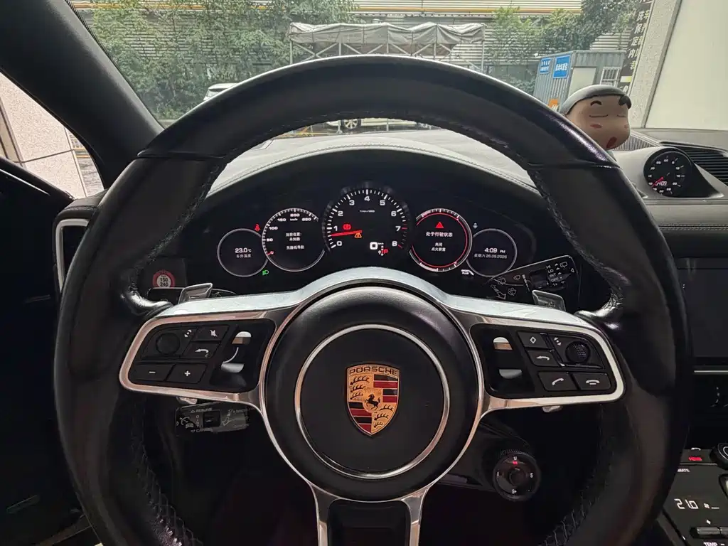 Porsche Cayenne — миниатюра 7