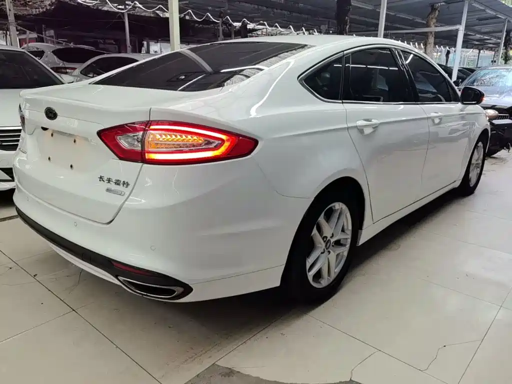 Ford Mondeo — миниатюра 7