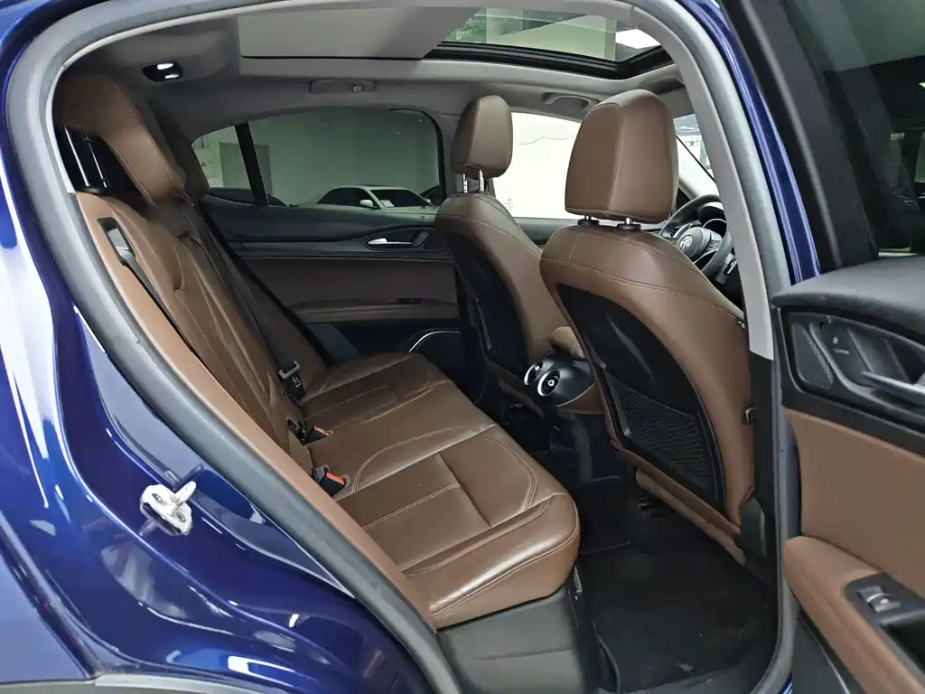 Alfa Romeo Stelvio — миниатюра 12