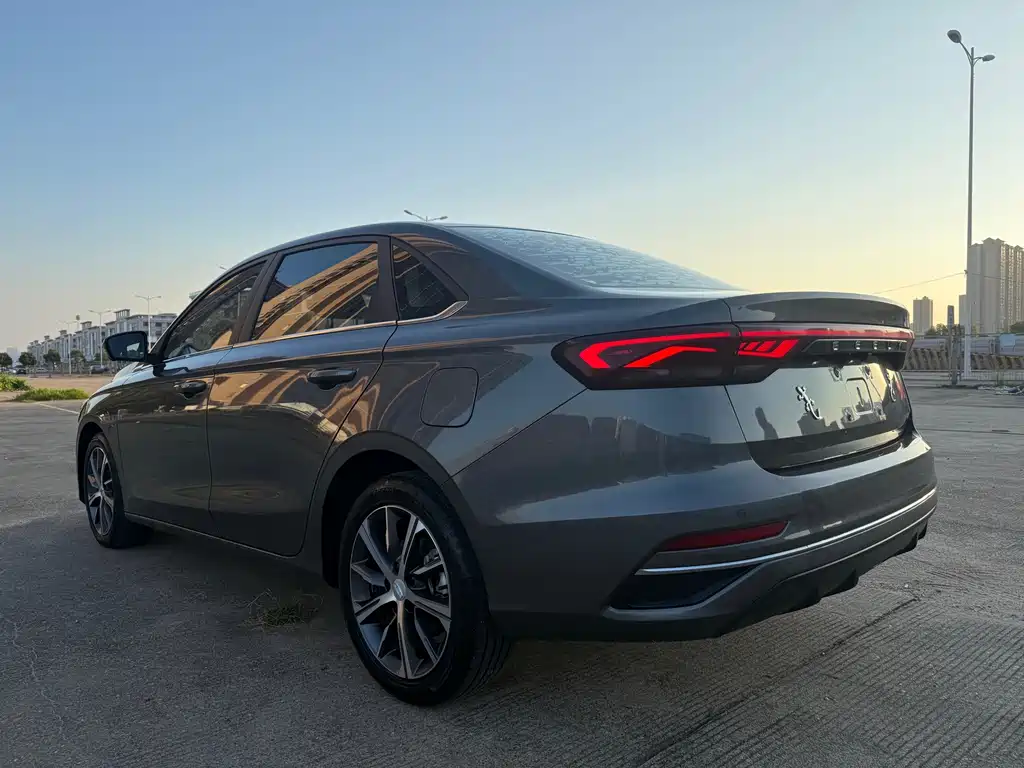 Geely Emgrand — миниатюра 7