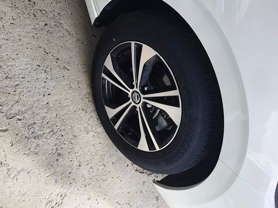 Nissan Sylphy 1.6 л 2021 г. Белый, пробег 32700 км