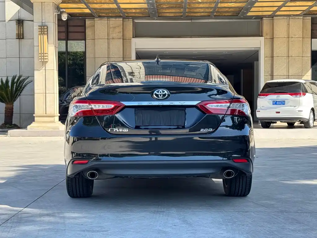 Toyota Camry — миниатюра 9