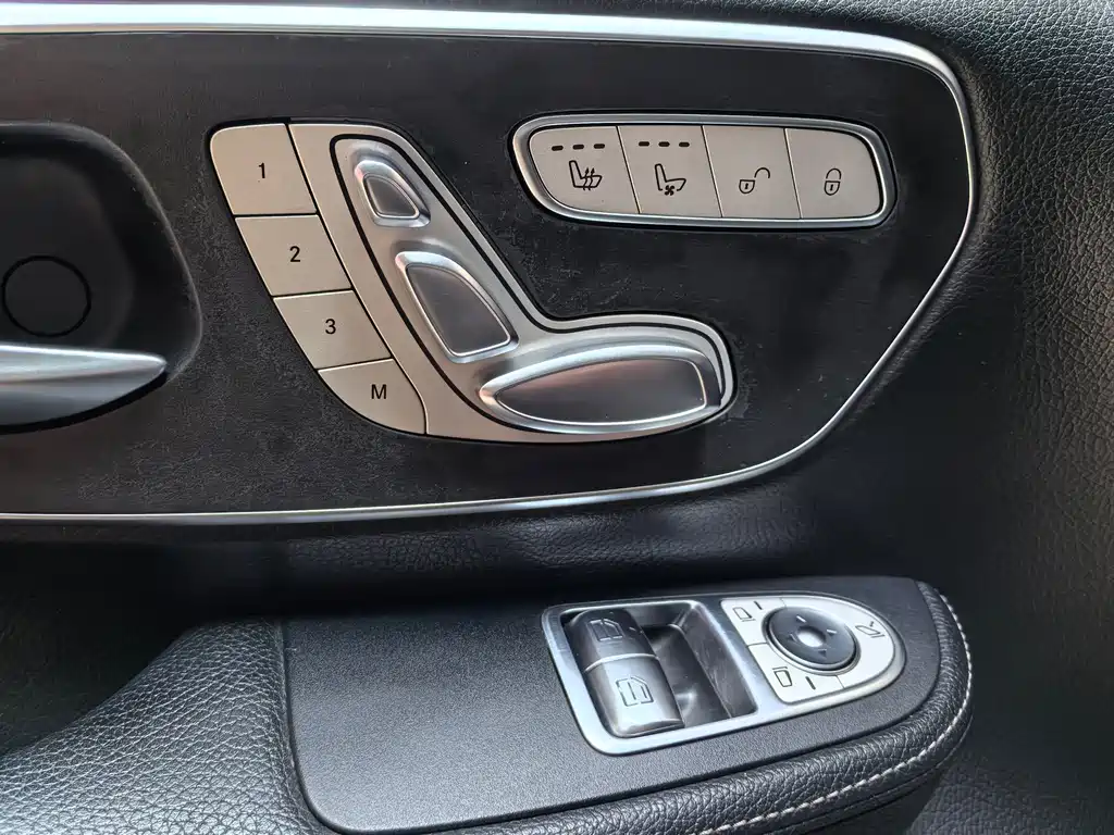 Mercedes-Benz V-Class — миниатюра 12