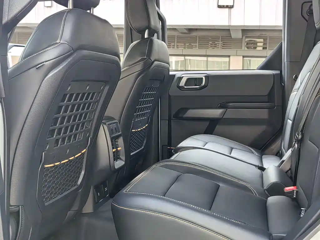 Ford Bronco — миниатюра 13