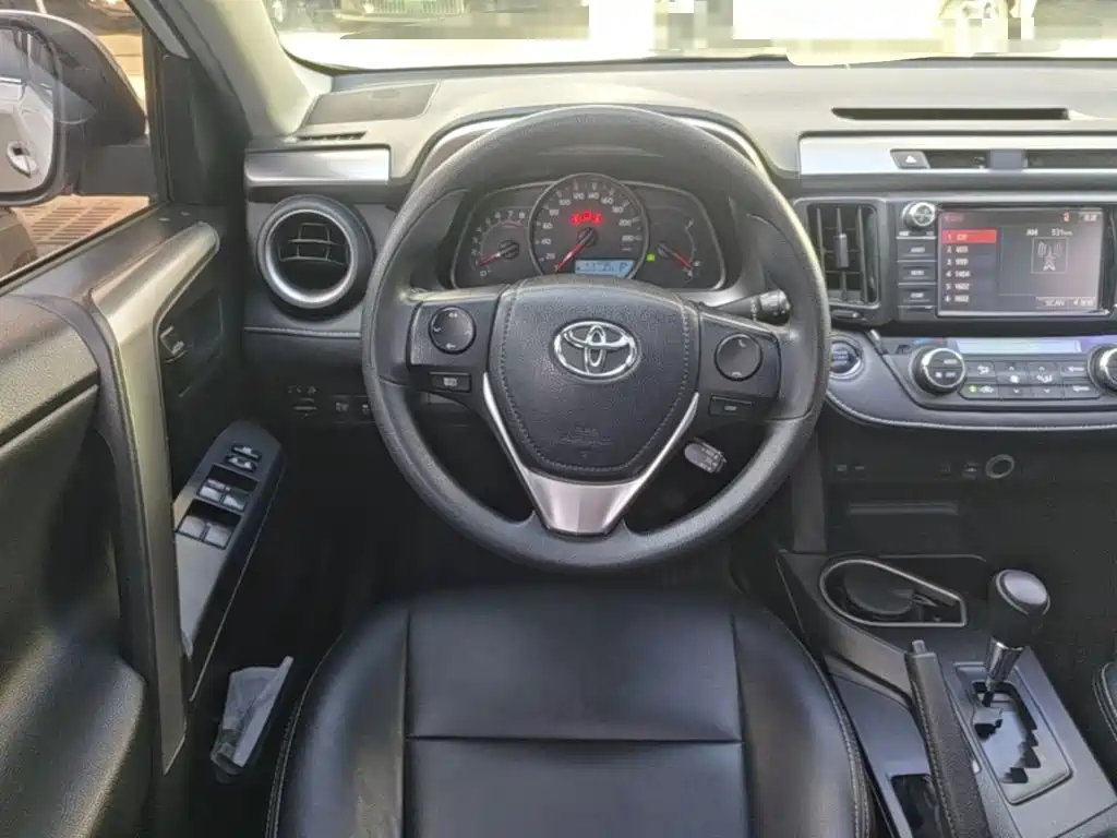Toyota RAV4 — миниатюра 15
