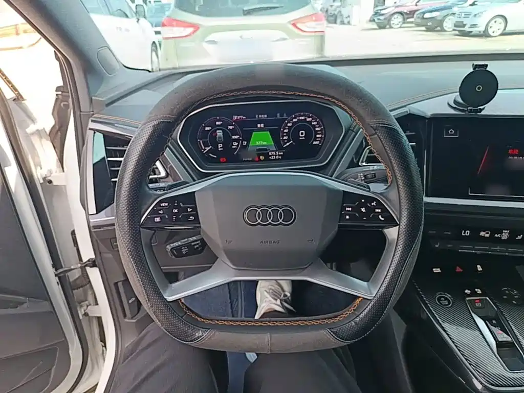 Audi Q4 e-tron — миниатюра 11