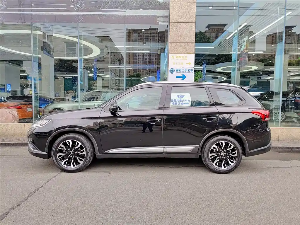 MITSUBISHI OUTLANDER