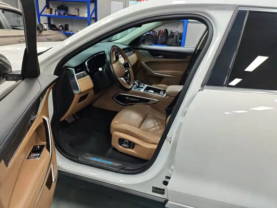 Jaguar F-PACE — миниатюра 4