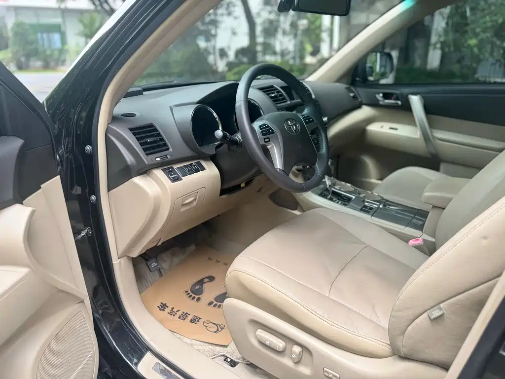 Toyota Highlander 2013 2.7L 7 мест