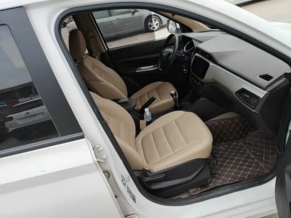 Wuling Hongguang — миниатюра 25
